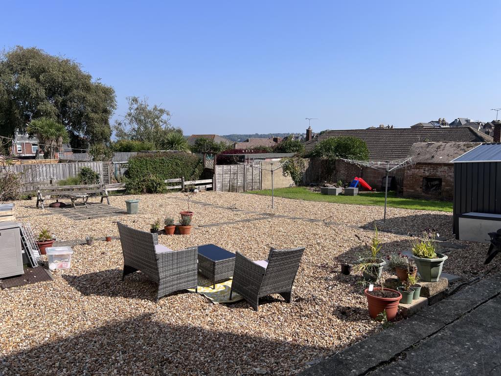 Lot: 129 - FREEHOLD BLOCK OF SIX TWO-BEDROOM FLATS FOR INVESTMENT - Gravel garden with lawn at the rear of the garden
